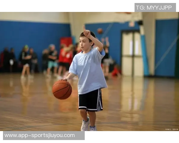 翟若云强调篮球团队精神的重要性团结协作是赢得比赛的核心要素